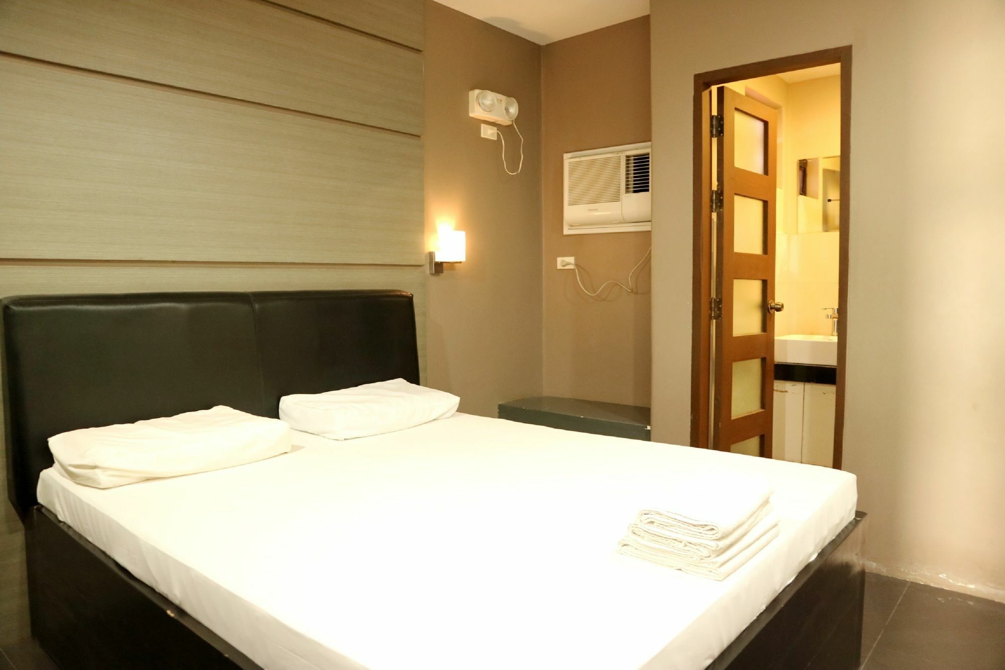Westgate Hotel 라오아그 외부 사진